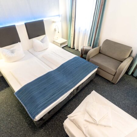 Wandinger_Hof_Dreibettzimmer (4)